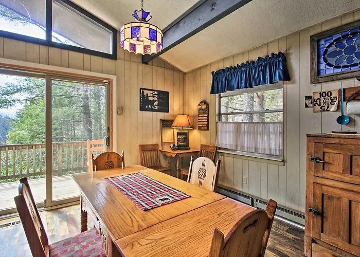 Quiet Cabin With Mountain Views About 3 Mi To Gatlinburg